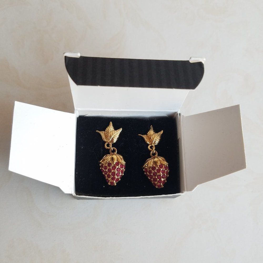 Avon Strawberry Sparkle Pierced Earrings